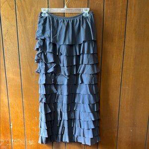 LIKE NEW Garnet Hill Gray Ruffled Skirt